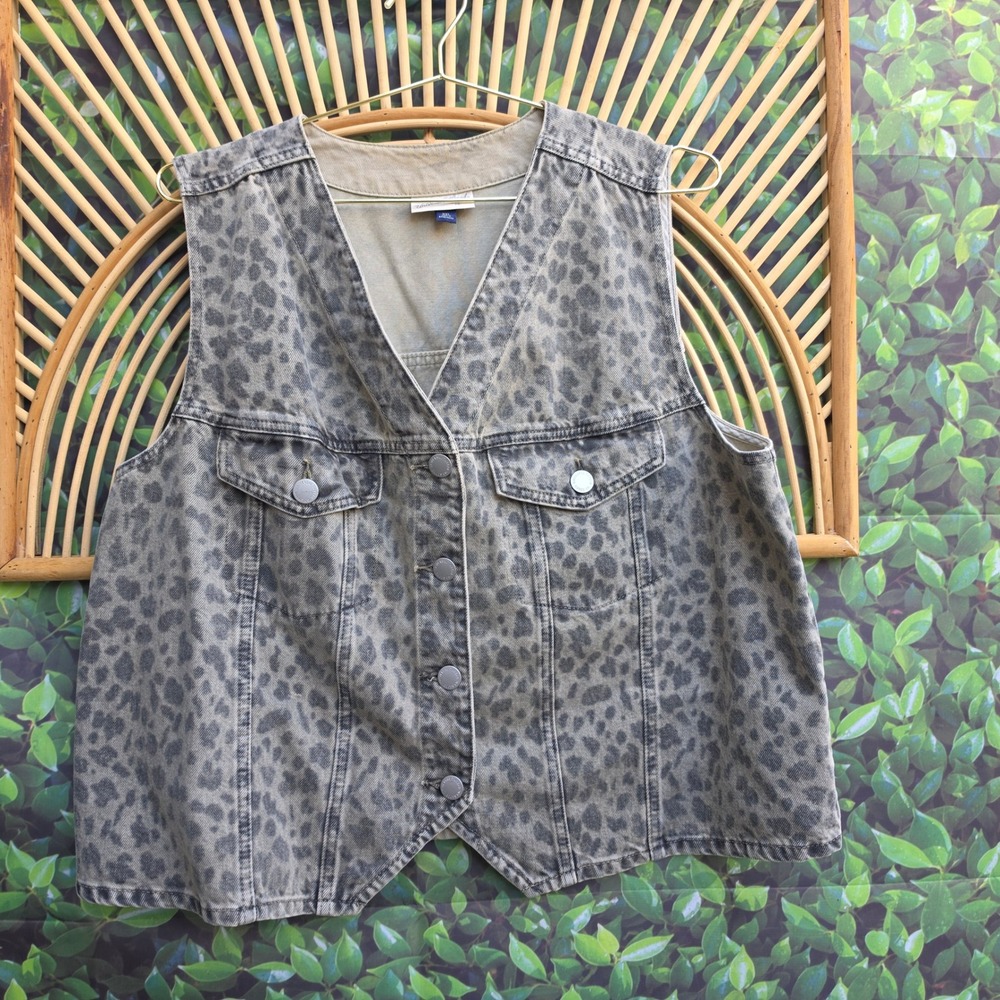 Universal Thread Gray Leopard Denim Vest XXL Button Front Animal Print Top